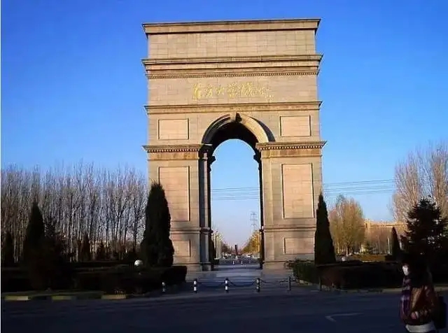 &#19975;&#35937;&#22478;&#20307;&#32946;&#45;&#19975;&#35937;&#22478;&#65288;&#20013;&#22269;&#65289;&#20844;&#21496;