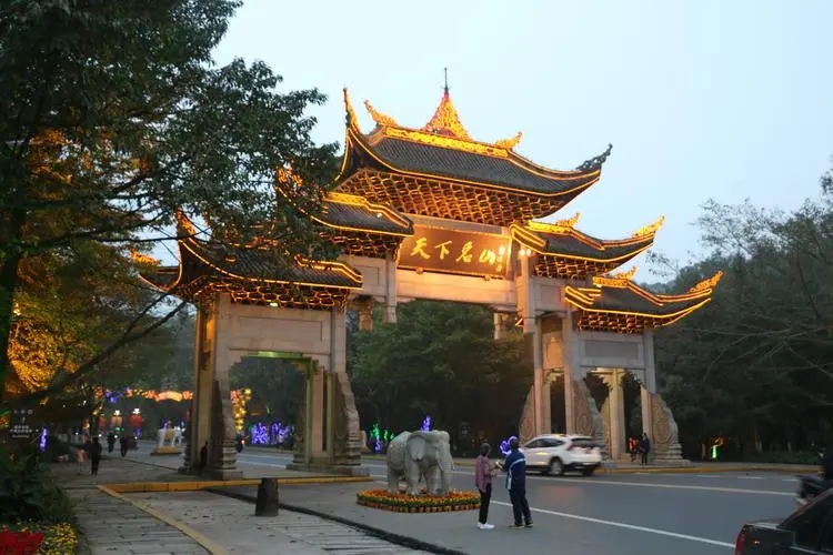 &#19975;&#35937;&#22478;&#20307;&#32946;&#45;&#19975;&#35937;&#22478;&#65288;&#20013;&#22269;&#65289;&#20844;&#21496;